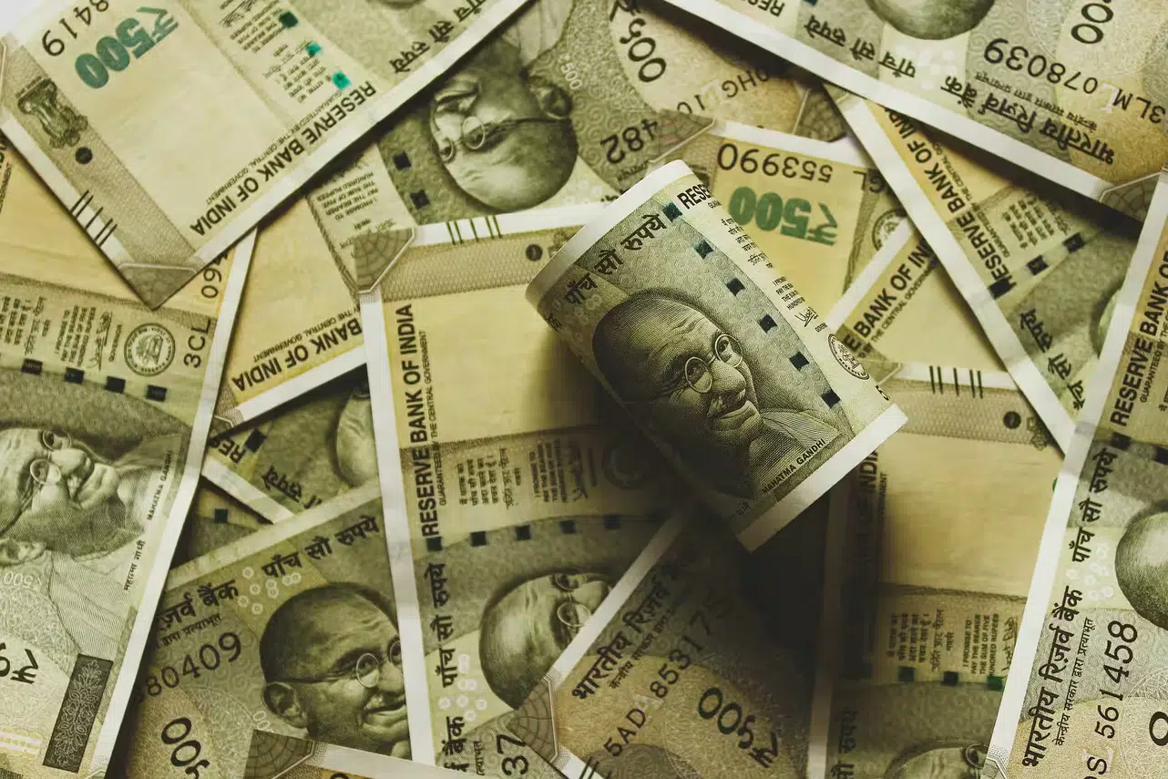 There Is Some Selling Pressure on the USD/INR Pair, as Geopolitical Concerns Are Watched