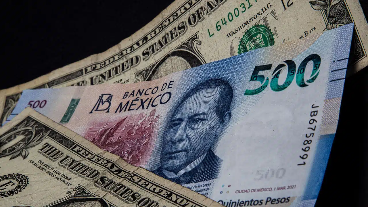 Mexican Peso Drops as USD/MXN Gets Closer to Critical 18.00 Mark