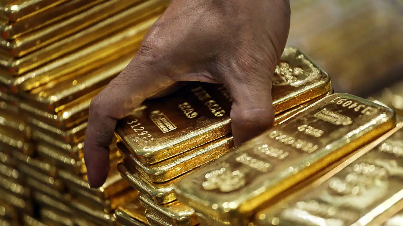 The Price of Gold Fails to Break Through $2,400 and Falls on a Strong US Dollar