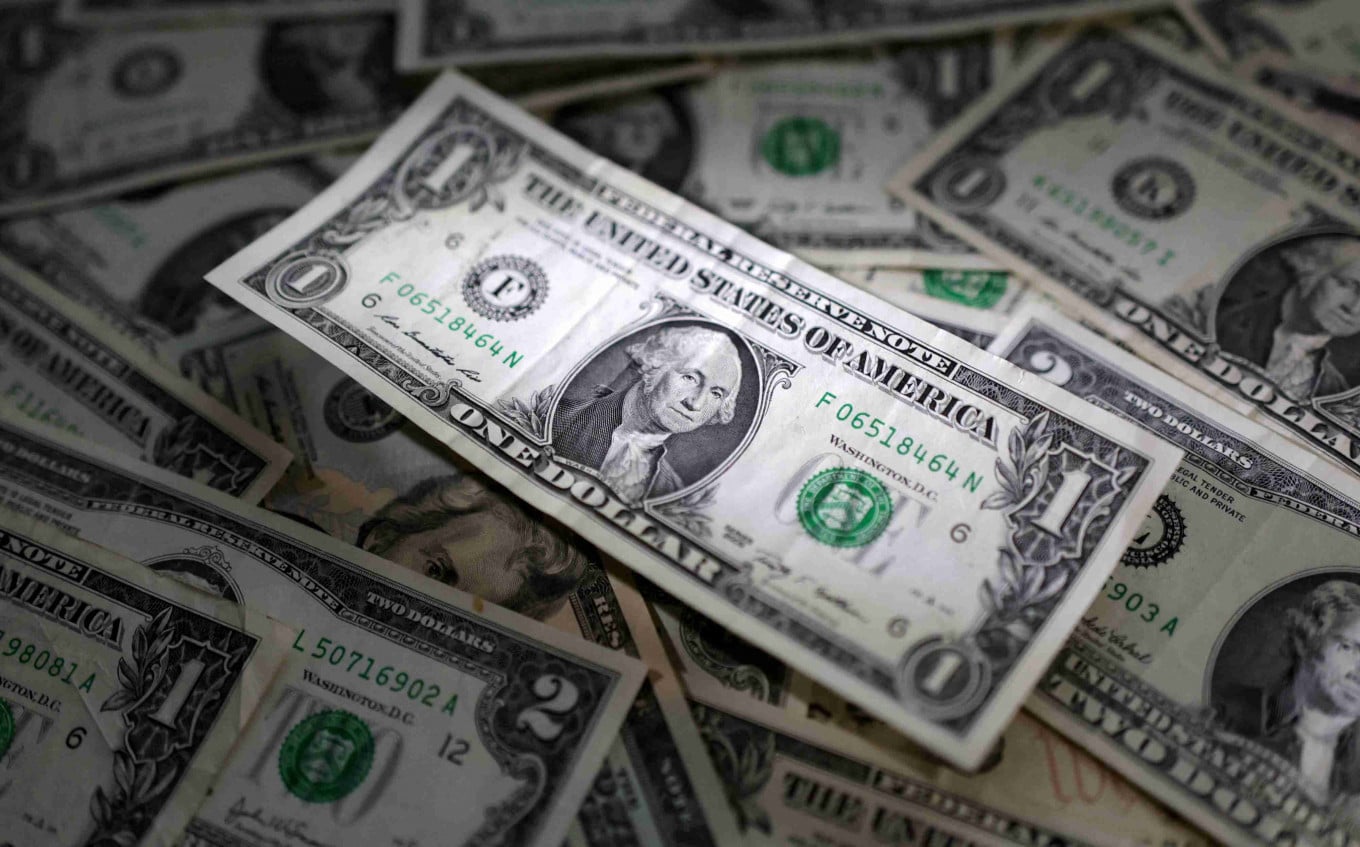 Dollar's Rollercoaster Week Ends with Gains as Markets Eye Policy Changes